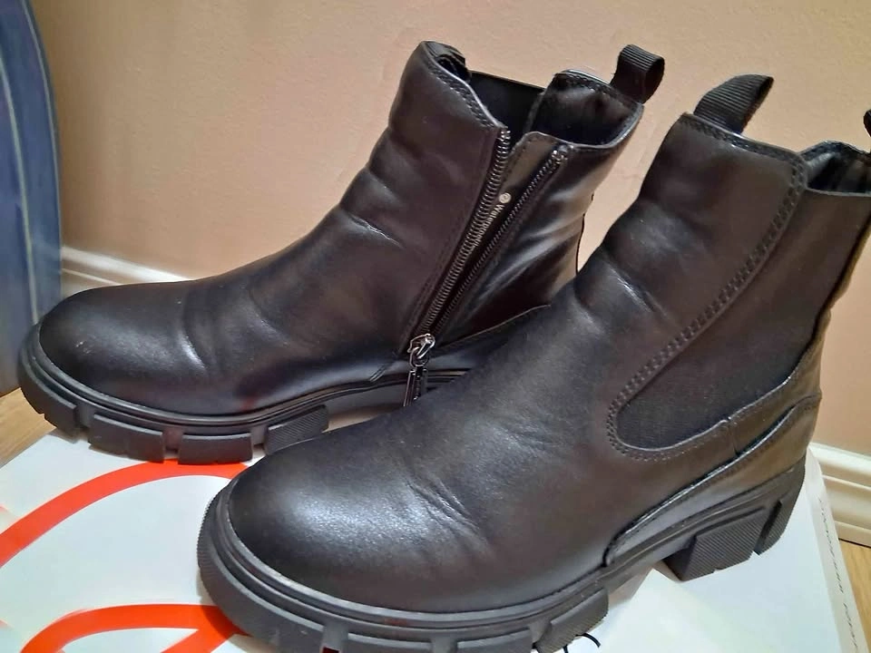 Waterproof Black Blondo Boots - Size 6