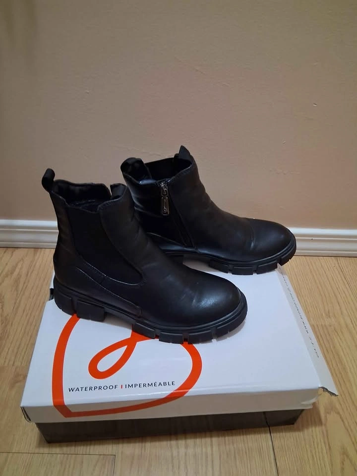 Waterproof Black Blondo Boots - Size 6 - photo 2