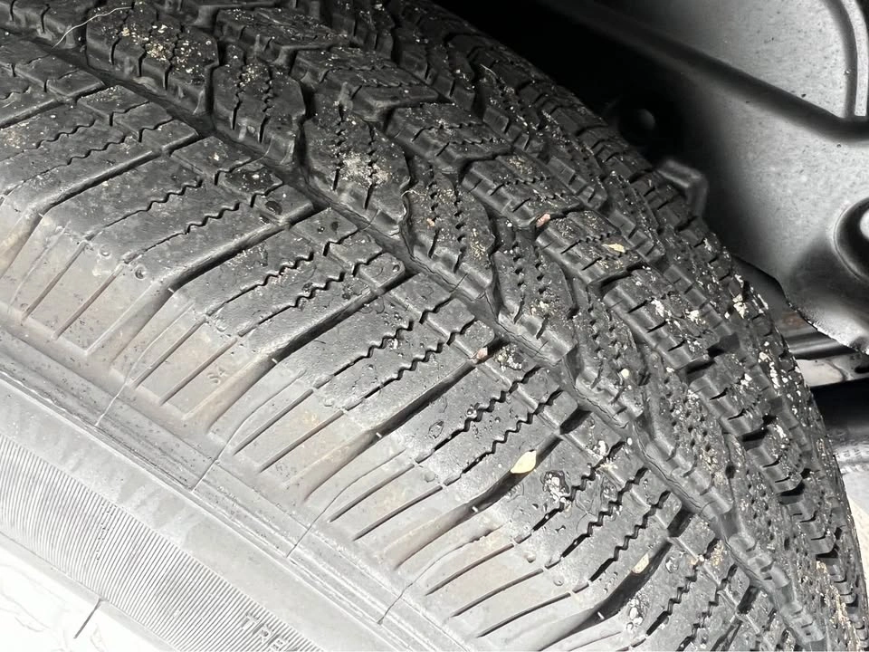 5 Jeep Wrangler Sport S Factory Rims w/ Tires - photo 4