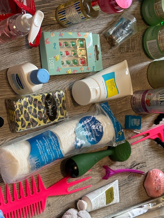 Skincare and Beauty Bundle - photo 2