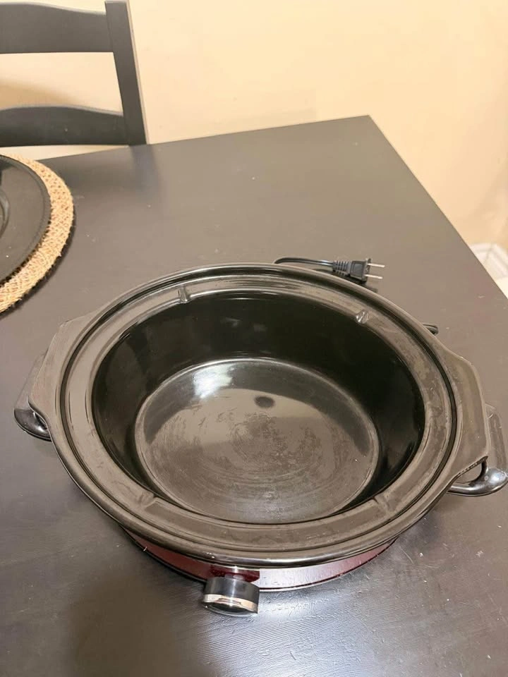 Crock Pot Slow Cooker - photo 2