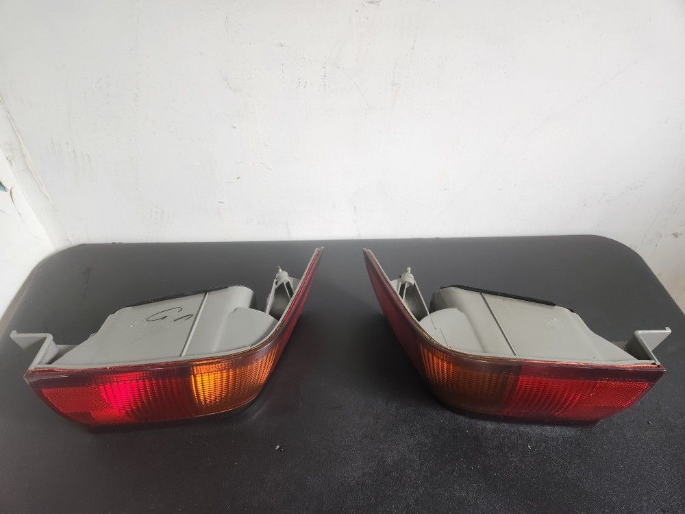Toyota Camry Tail Lights OEM 1997-1999 - photo 4