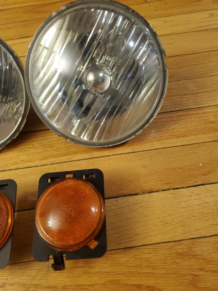 Jeep Wrangler OEM Headlights and Side Marker Lights - photo 2