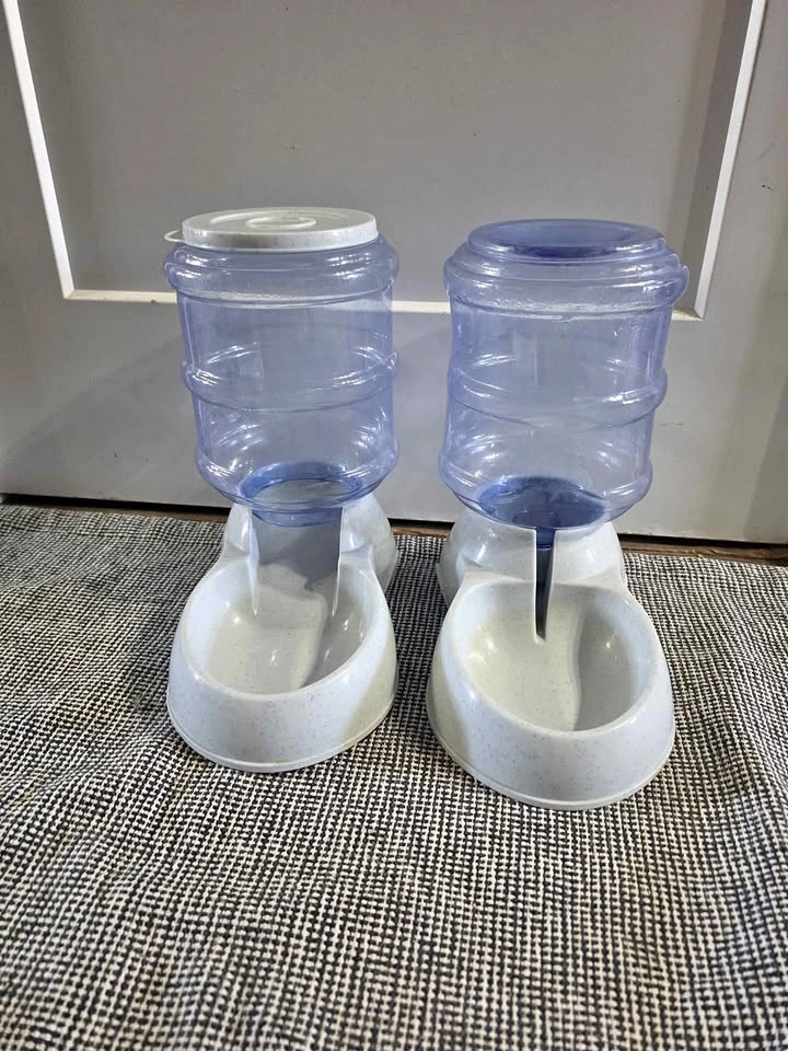 Amazon Basics Pet Waterer Feeder Set
