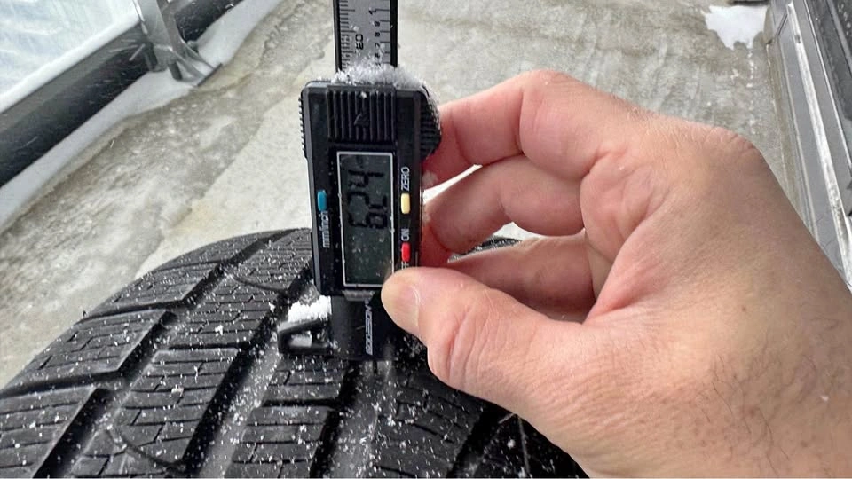 Pirelli Winter Tire (245/45 R18 100V M+S)