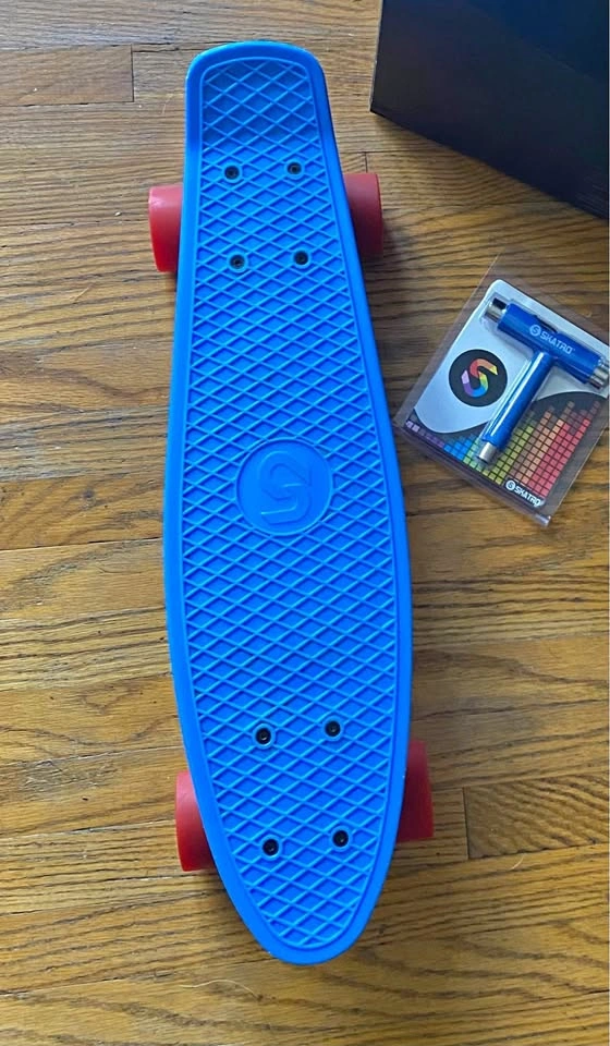 Skatro Mini Cruiser Skateboard. 22x6inch Retro Style Plastic Boa