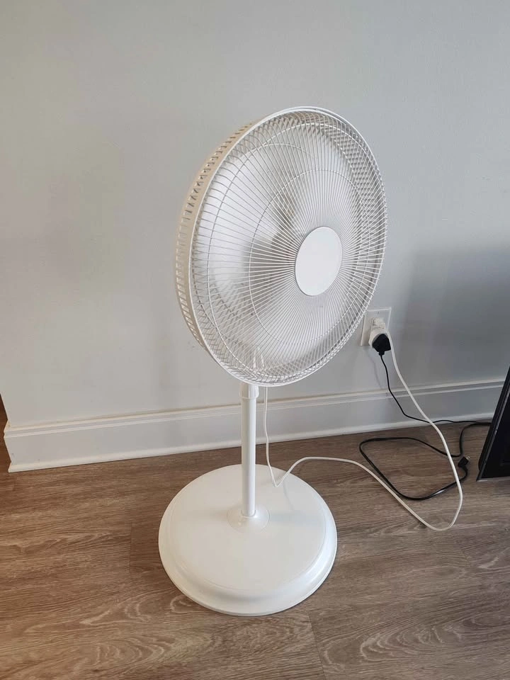 White Pedestal Oscillating Fan - photo 2