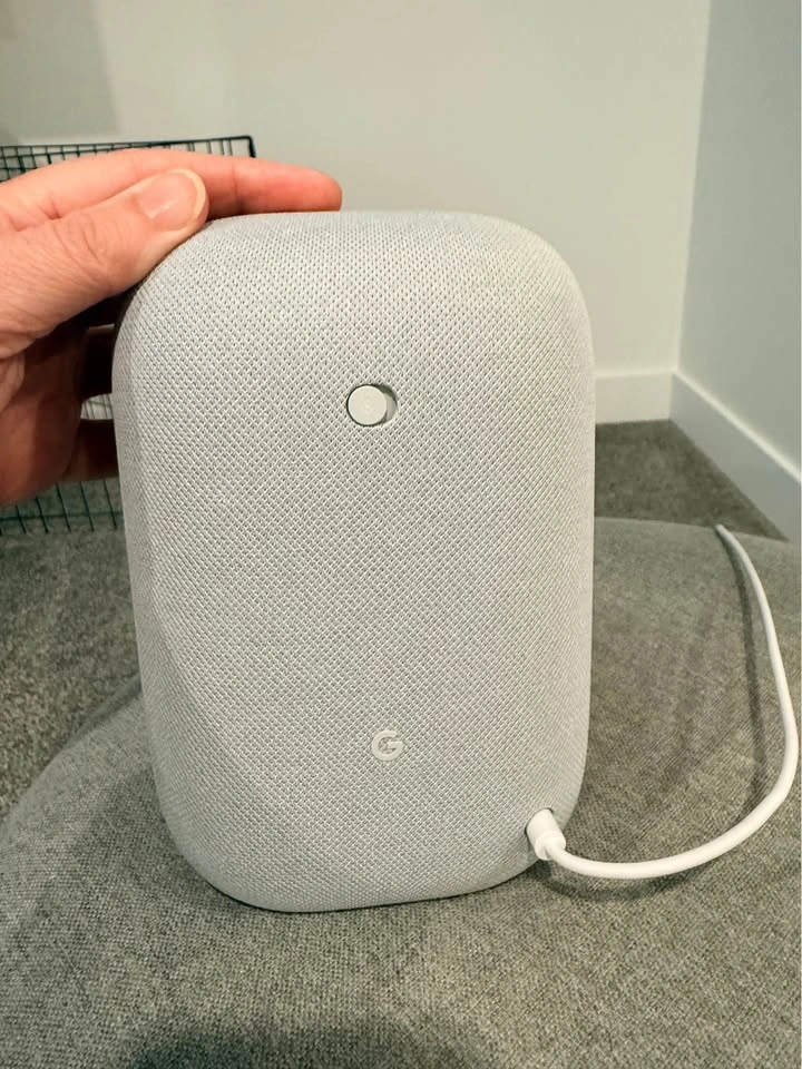 Google Nest Audio (2020 model) - photo 2