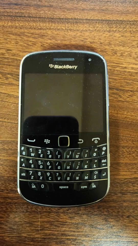 Blackberry Bold 9900 Unlocked - photo 2