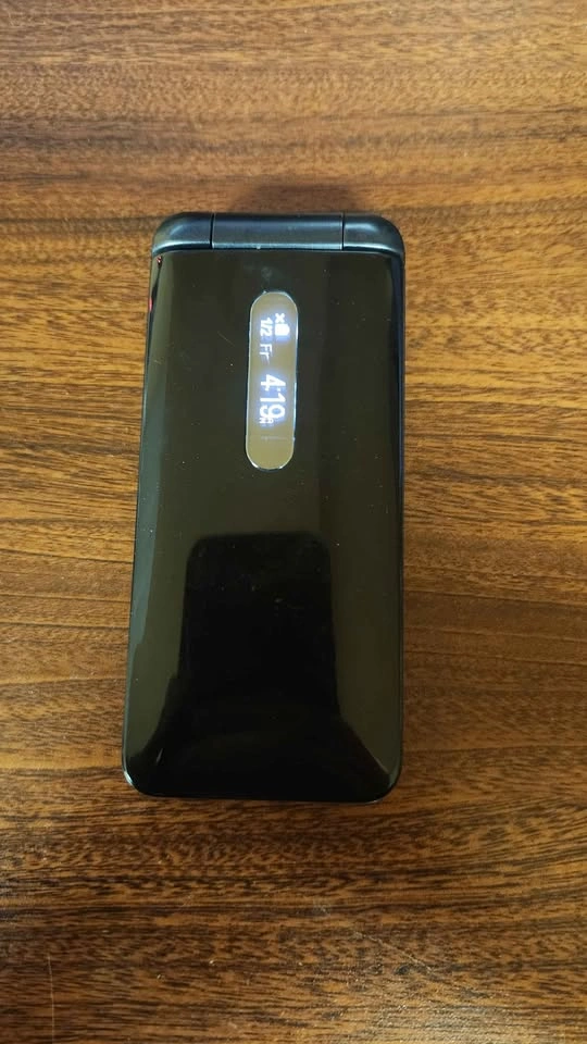 Japanese Android Flip Phone Kyocera Gratina 4G - photo 2