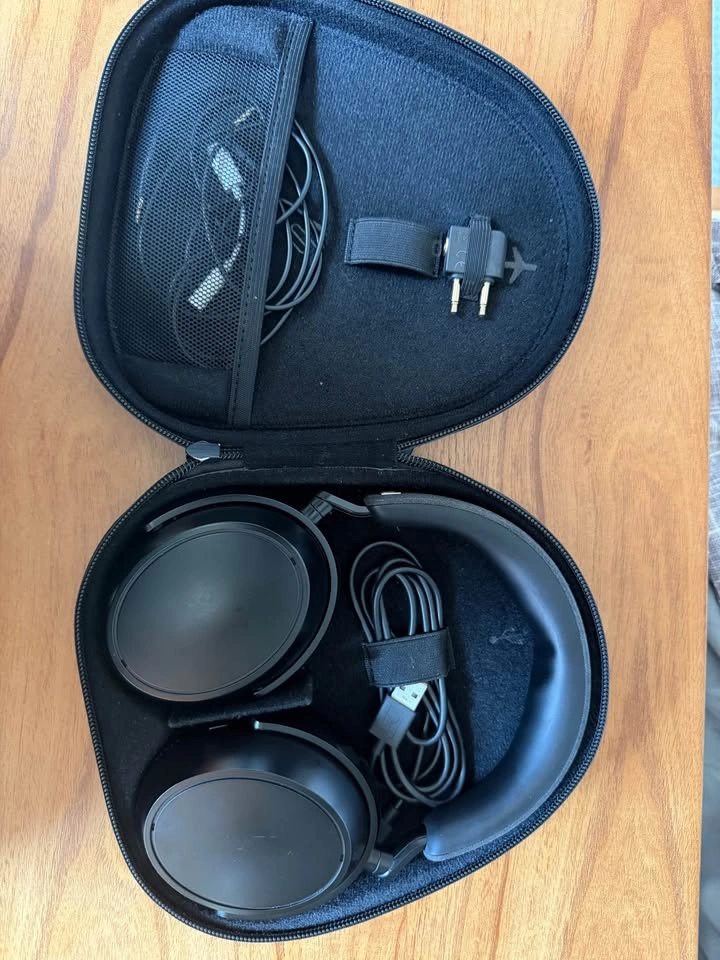 Sennheiser Momentum 4 Headphones - Used, Good Condition - photo 3