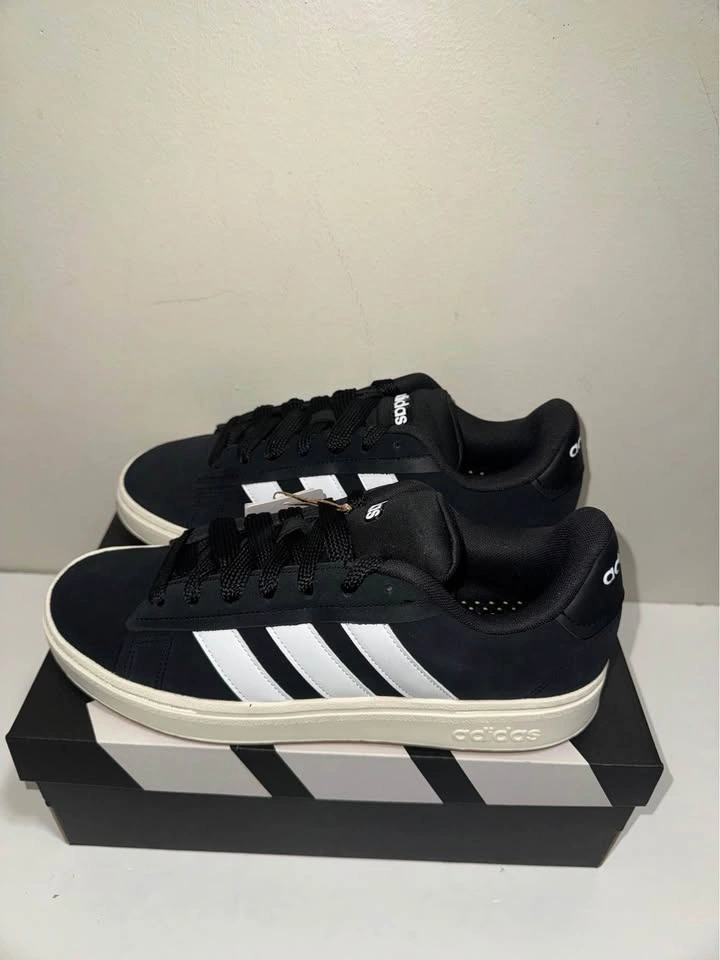 Adidas Men Suede Shoes. Size 10 & 11 US. Firm price. - photo 2