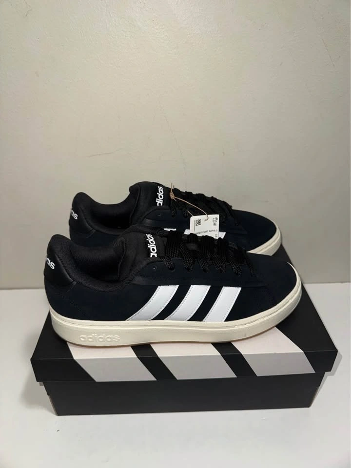 Adidas Men Suede Shoes. Size 10 & 11 US. Firm price. - photo 3