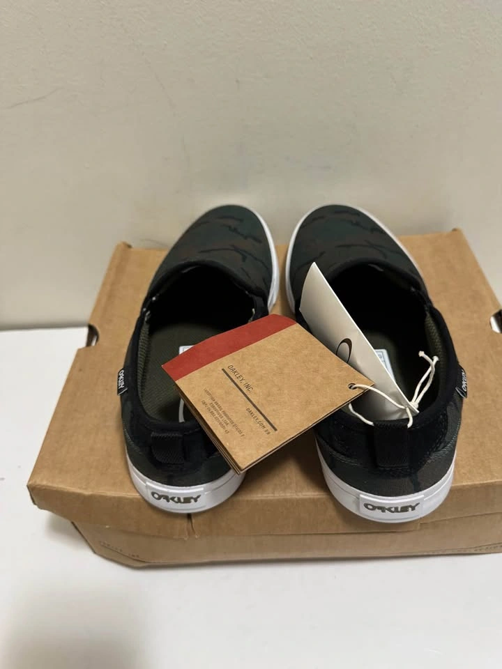 New Men Oakley Slip on Shoes Size 9.5 US Firm Price - photo 3