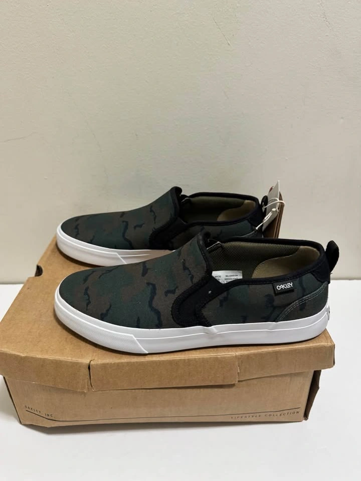 New Men Oakley Slip on Shoes Size 9.5 US Firm Price - photo 4