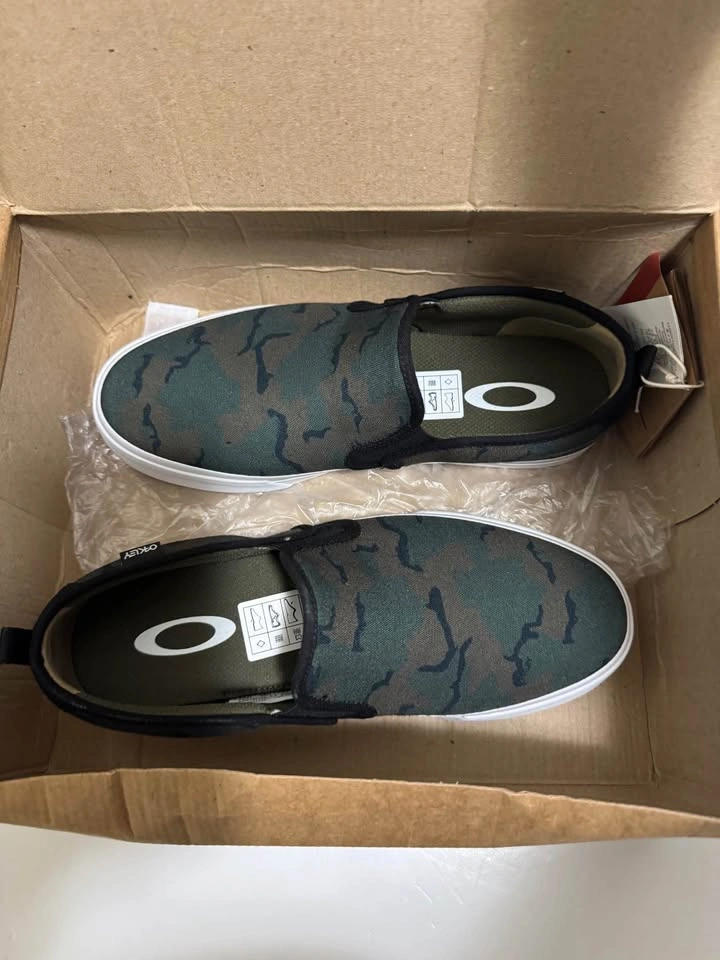 New Men Oakley Slip on Shoes Size 9.5 US Firm Price - photo 5