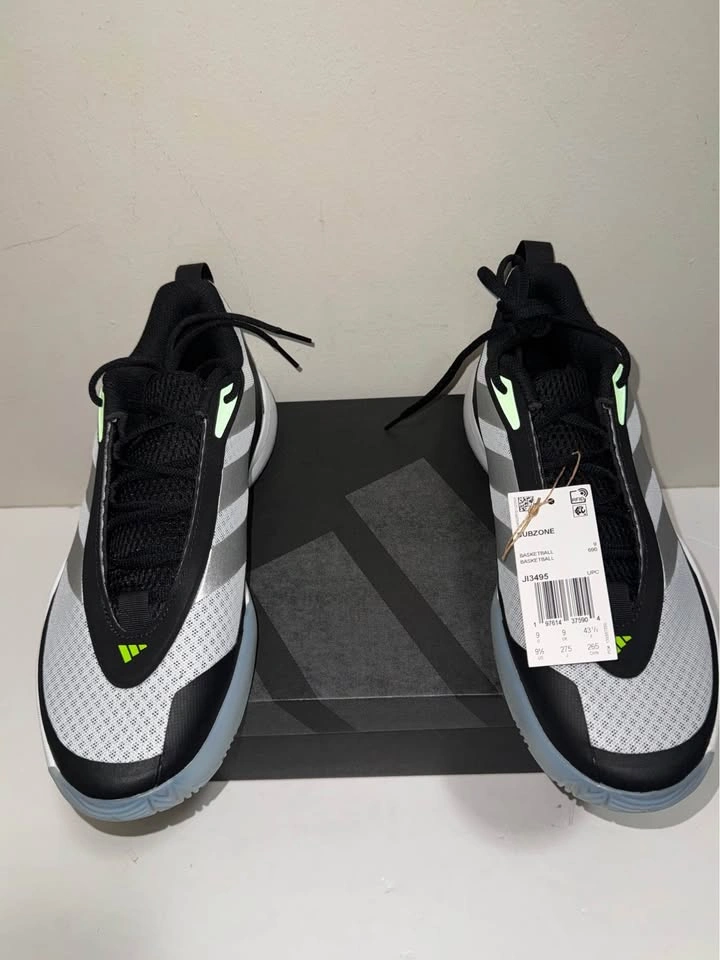 Adidas Men Running Shoes. Size 9.5 & 10 US men. Firm price. Read - photo 5