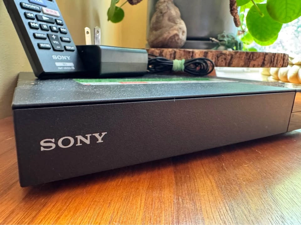 Sony BDP-S1500 Blu ray player + streaming box - photo 2