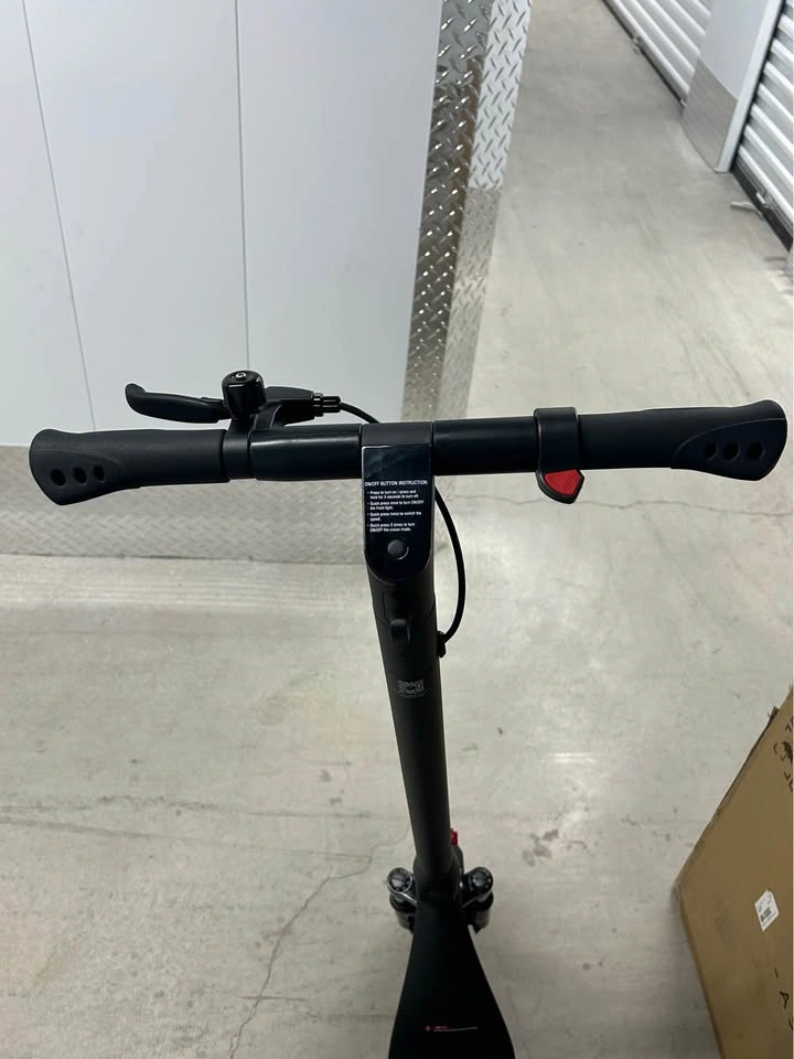 SmooSat MAX Electric Scooter - LIKE NEW - photo 3