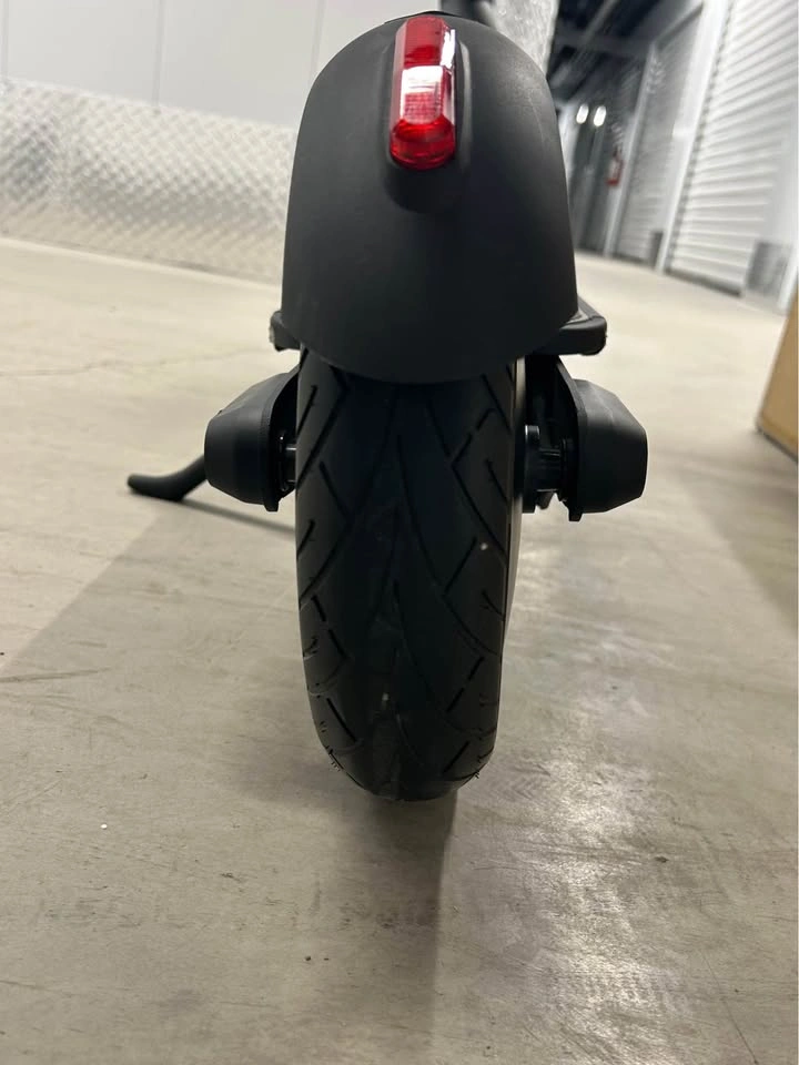 SmooSat MAX Electric Scooter - LIKE NEW - photo 4