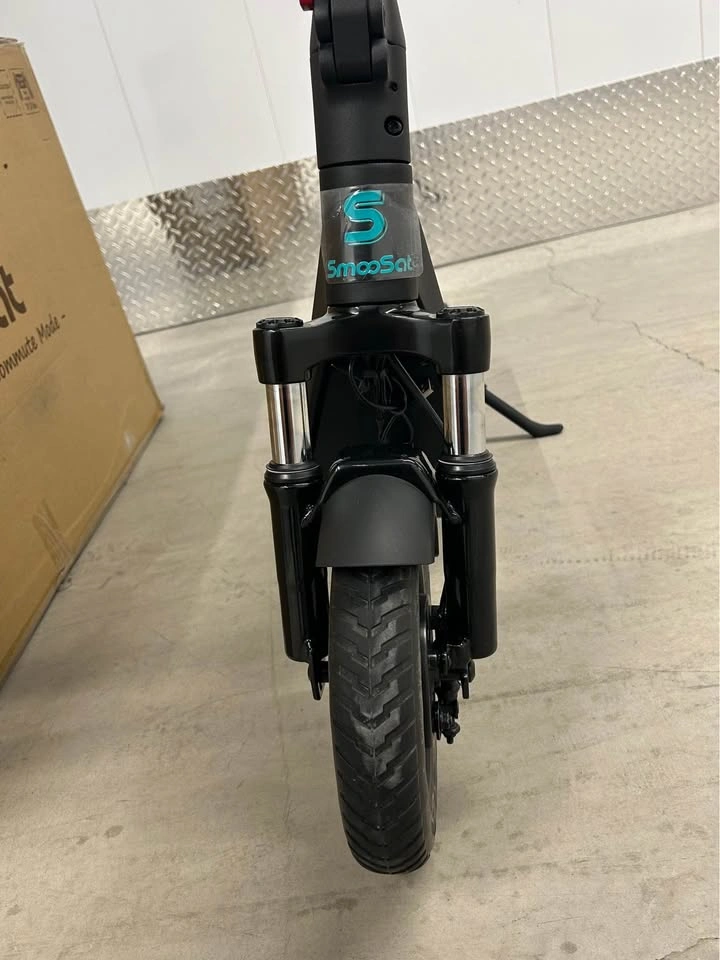 SmooSat MAX Electric Scooter - LIKE NEW - photo 5