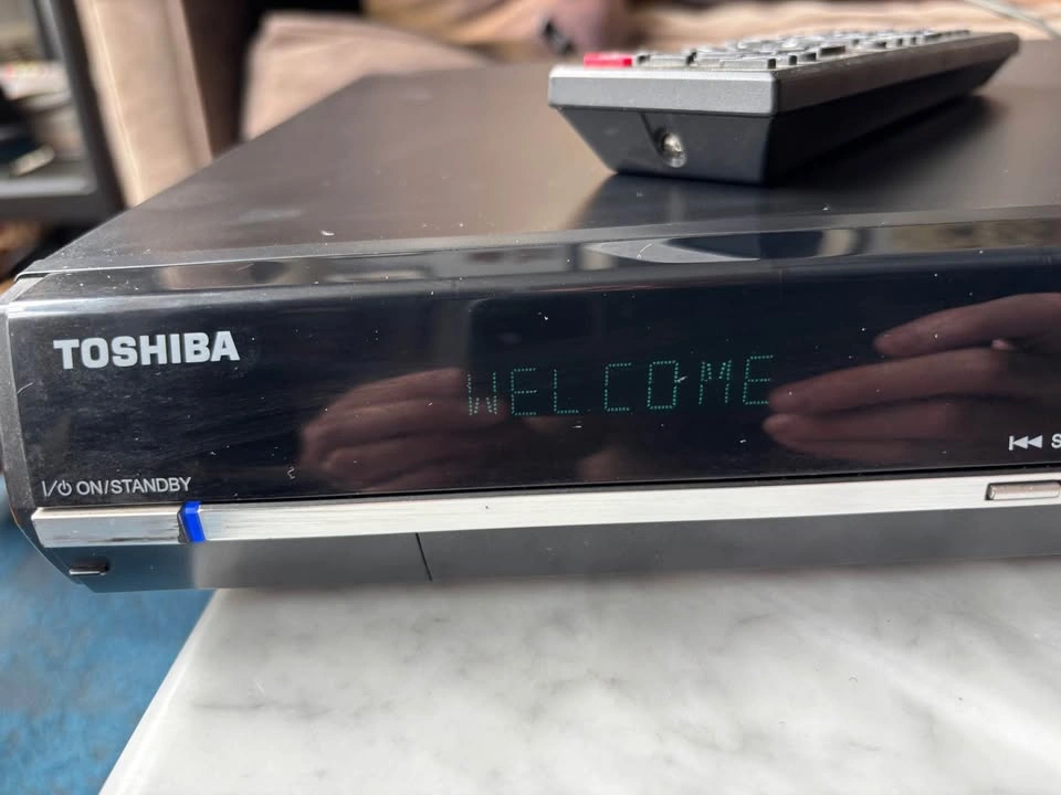 Toshiba HD DVD Player HD-A3KU (Needs Repair) - photo 2