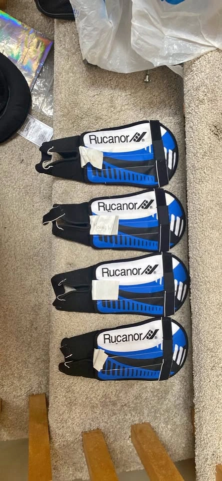 4 Shin Pads