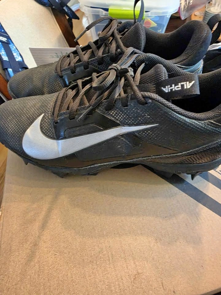 Men's Football Cleats - Size 9.5