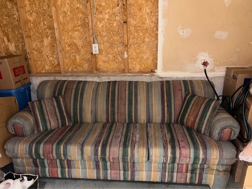 Free Couches - photo 2