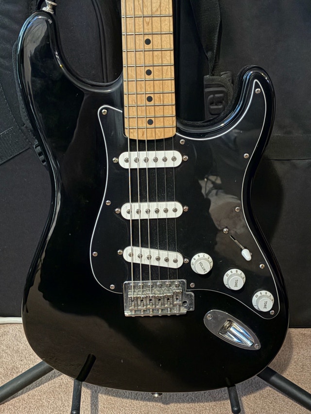 Fender Stratocaster - photo 5