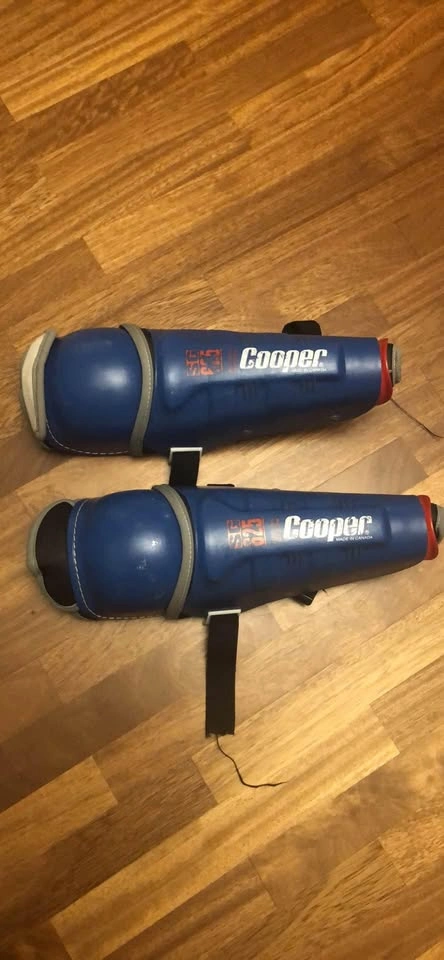 Hockey knee pads