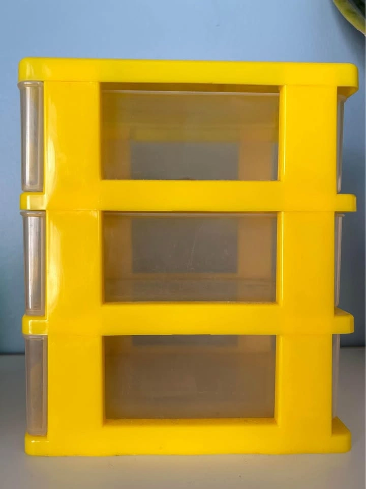 Yellow desk drawer - photo 2