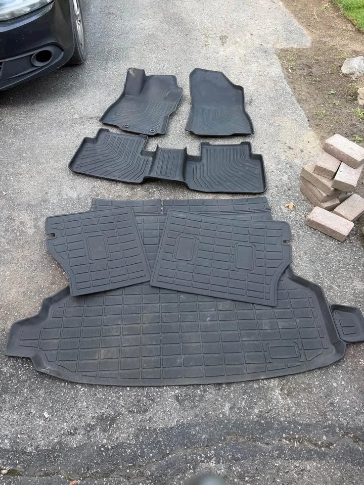 Subaru Forester All Weather Floor Mats & Cargo Liner Set - photo 2