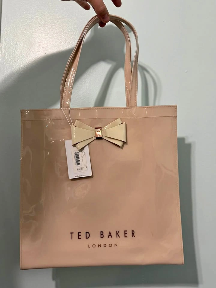 Tote bag