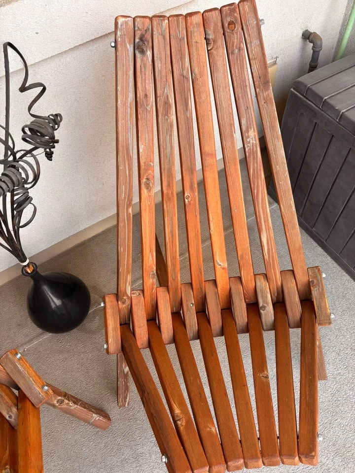 2 Wood Outdoor Patio Folding Chairs - photo 2