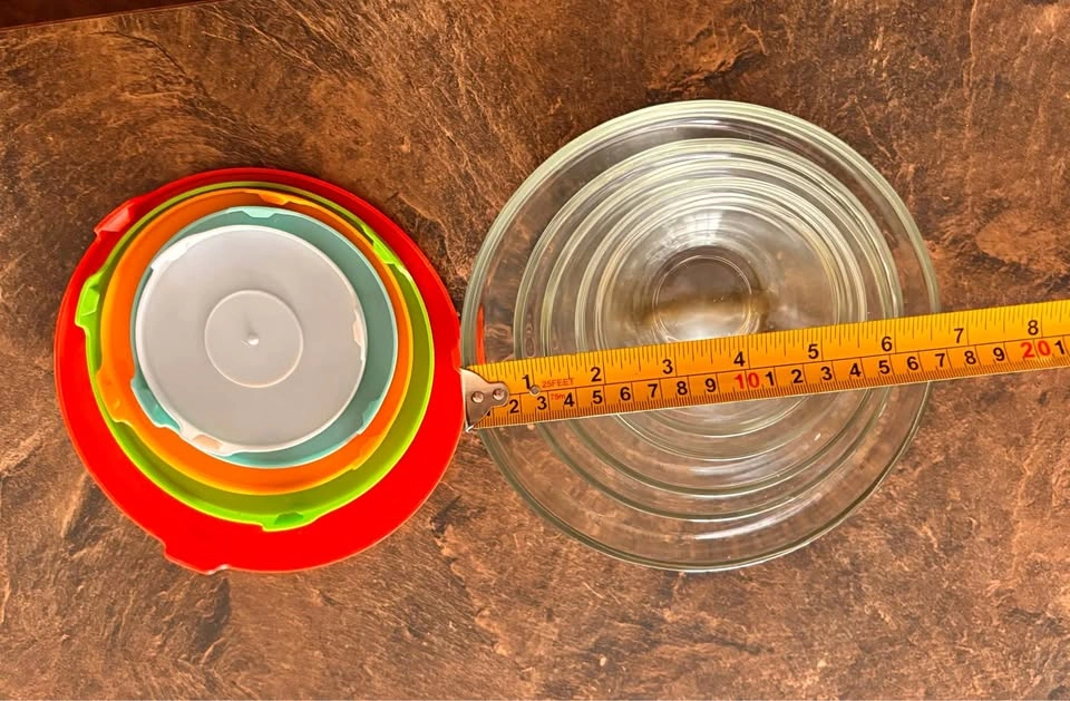 Set of 5 Bowls with Lids