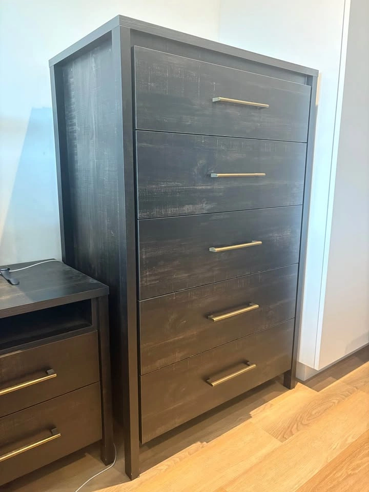 5-Drawer Dresser and Nightstand Set - photo 2