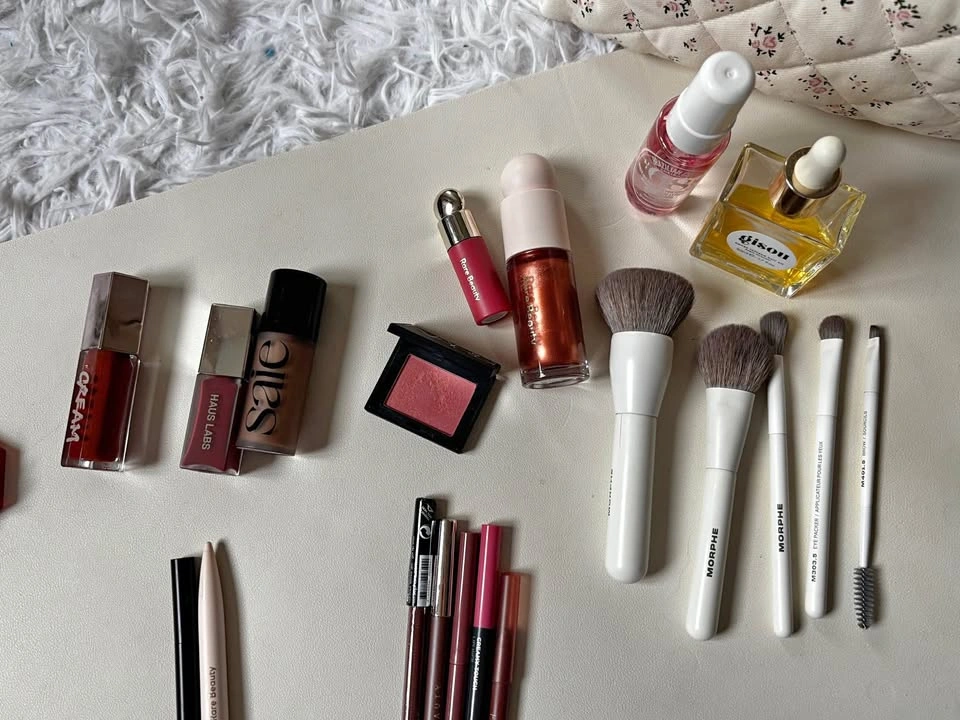 BUNDLE Makeup Lot Fenty Beauty Rare Beauty Haus Labs Morphe Brus