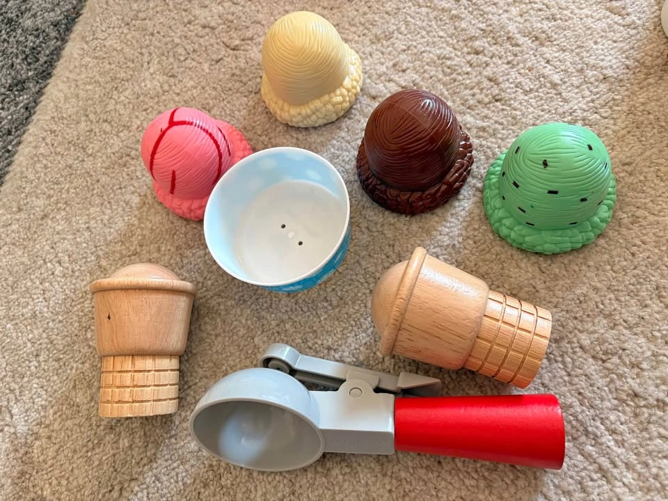 Melissa & Doug Magnetic Ice Cream Set