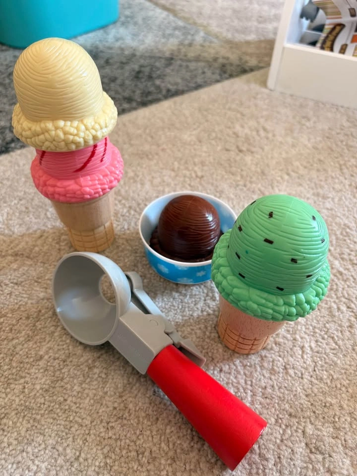 Melissa & Doug Magnetic Ice Cream Set - photo 2