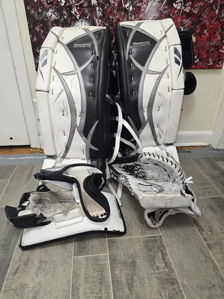 350$ Goalie Set Size 33+1 Reebok Revoke PZ - photo 2