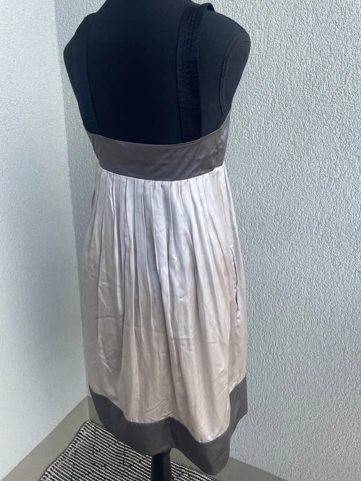 Club Monaco Silk Blend Dress – Size 2 | Elegant Grey Pleated Dre - photo 5