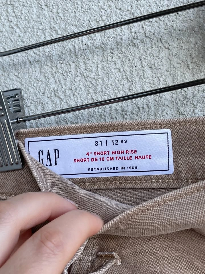 Size 31 GAP High Rise Beige Denim Shorts - photo 4