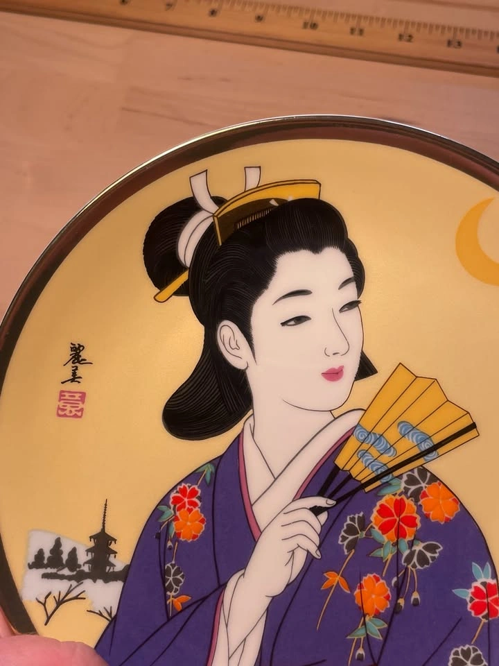 Utsuwa-No-Yakata Vintage Japanese Decorative Plate, Gold Trim - photo 4