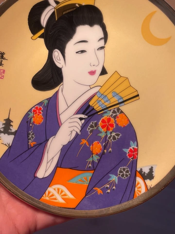 Utsuwa-No-Yakata Vintage Japanese Decorative Plate, Gold Trim - photo 5