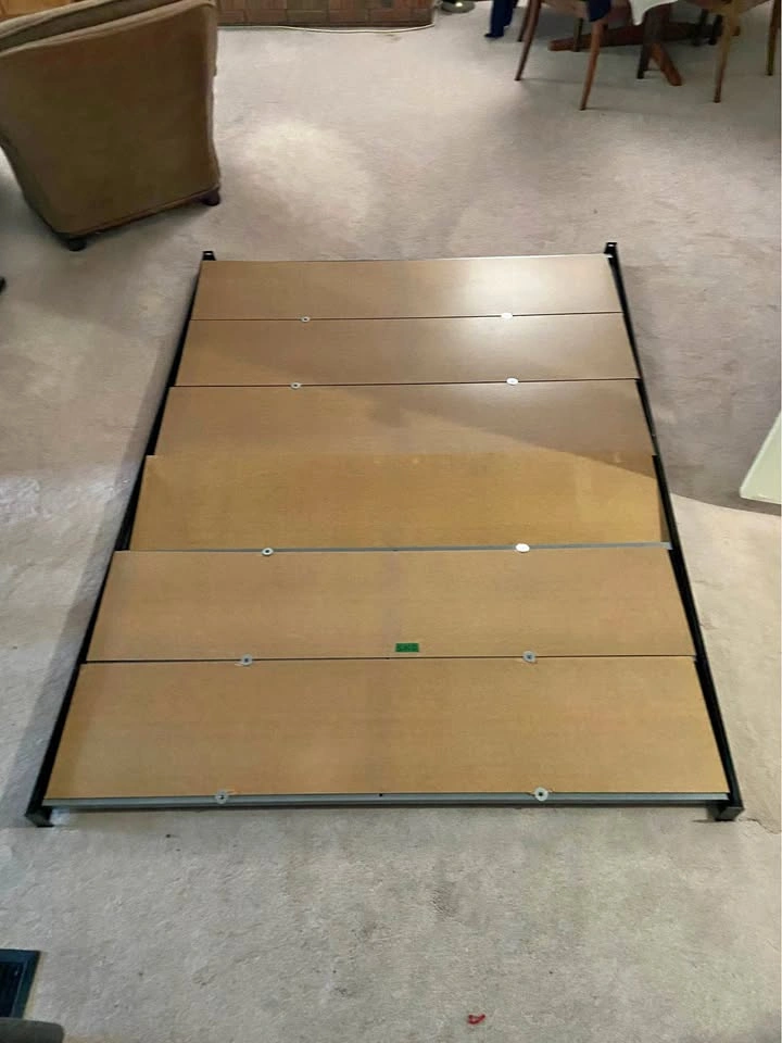 Metal bed frame