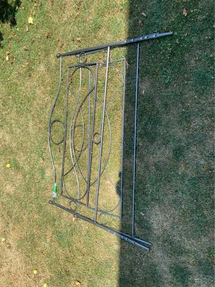 Metal bed frame - photo 3