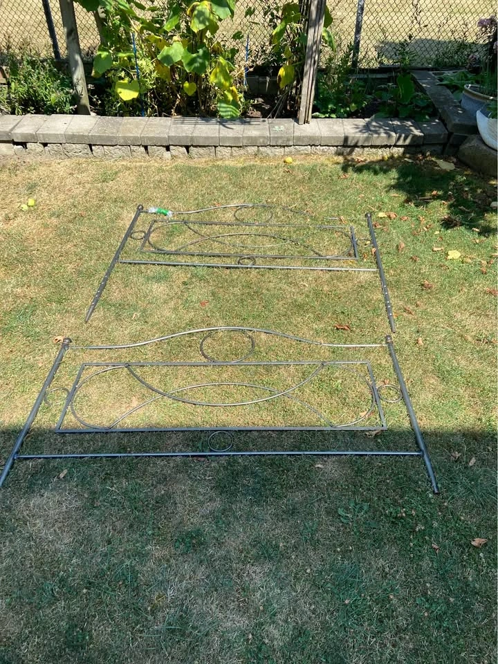 Metal bed frame - photo 4