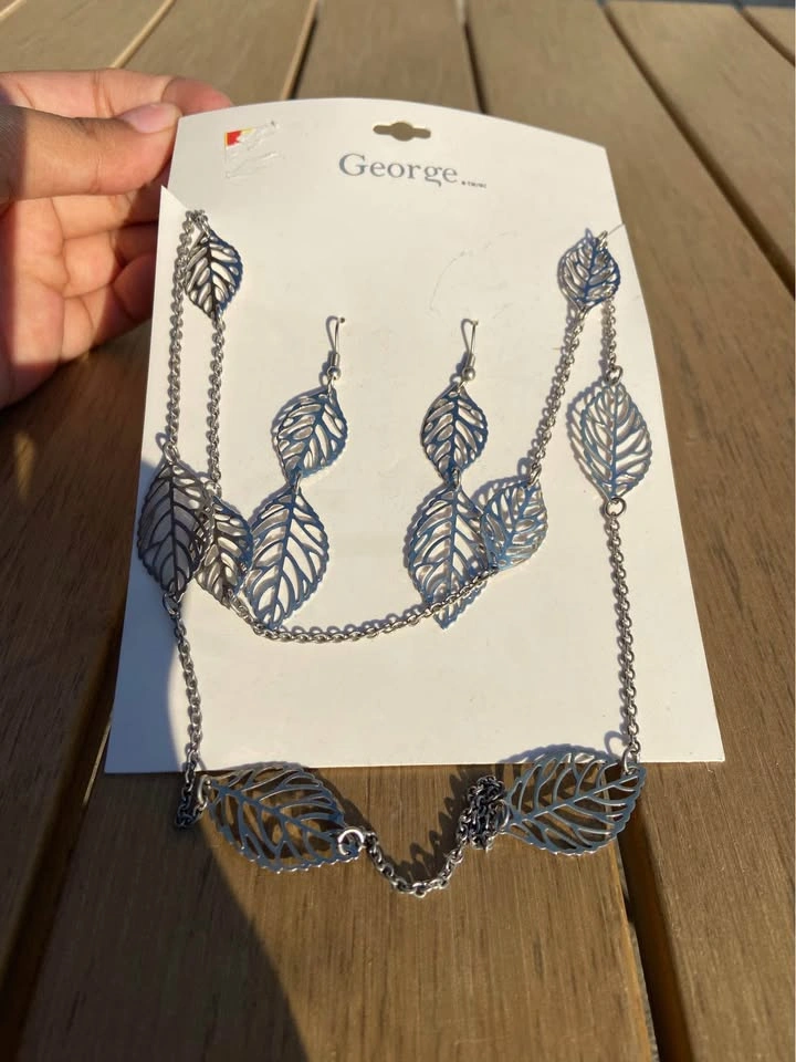 Silver Leaf Earrings and Necklace Jewelry Set - photo 2