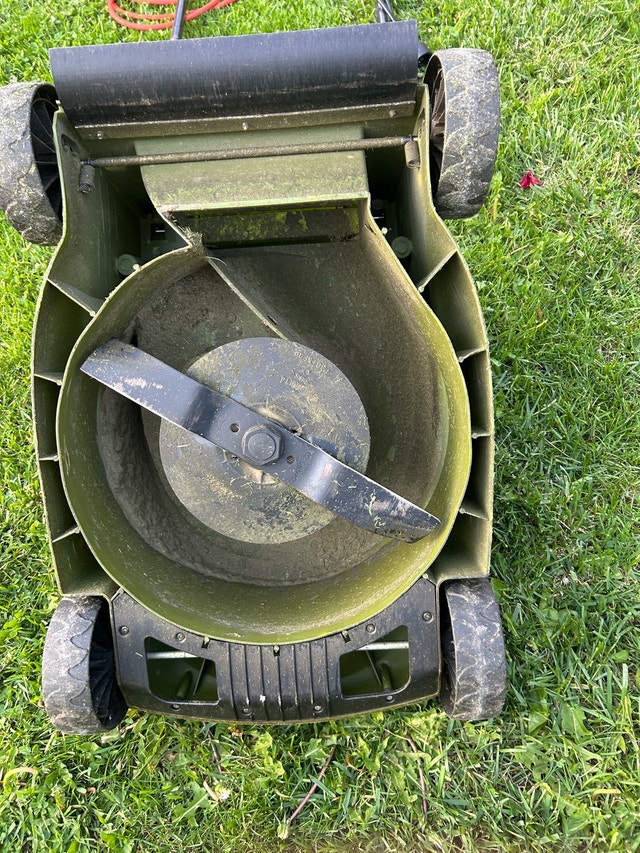 Sunjoe wired lawnmower (not working) - photo 3